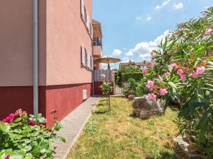 Apartment Pinta mit großem Garten by Interhome