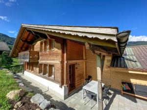 Holiday Home Chalet Simeli by Interhome