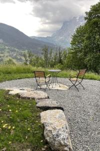 Holiday Home Chalet Simeli by Interhome