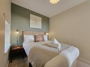 Contemporary first-floor apartment close to town - Pass the Keys