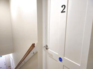 Contemporary first-floor apartment close to town - Pass the Keys