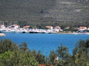 Apartment mit Wasserblick by Interhome