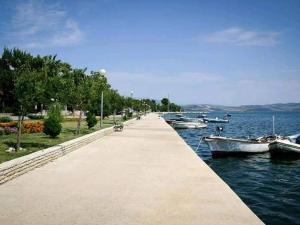 Holiday Home Jacuzzi Haus by Interhome