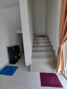 Golden Sleep Villa Tenayan Homestay Near Mal Pekanbaru