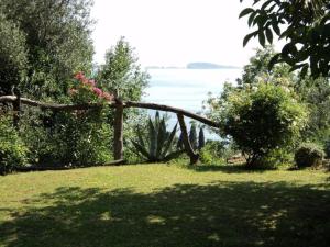 Apartment Wohnung Helena3 mit Blick auf das Wasser by Interhome