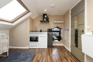 City Central Work-Friendly Studio 1BR