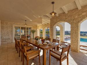 Holiday Home mit Privatpool für 10 Personen ca- 400 m² in Bajkini- Istrien - Binnenland by Interhome