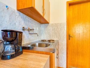 Apartment Studioapartment Meri 4 by Interhome