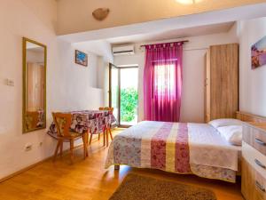 Apartment Studioapartment Meri 4 by Interhome