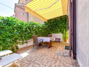 Apartment Studioapartment Meri 4 by Interhome