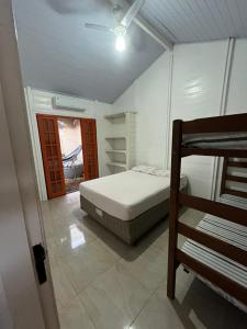 Casa na praia da maranduba espaçosa