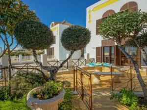 Holiday Home Chalet Villa Albuar mit eigenem Pool by Interhome