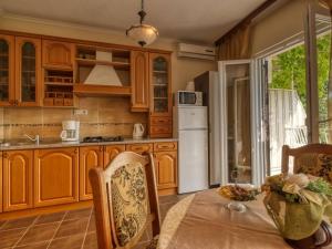 Apartment Appartement Helena mit Entspannung im Whirlpool by Interhome