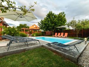 Holiday Home Charmantes Ferienhaus in Donje Rastane by Interhome