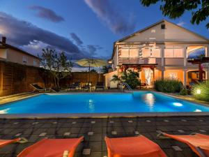 Holiday Home Charmantes Ferienhaus in Donje Rastane by Interhome