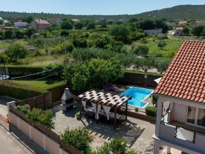 Holiday Home Charmantes Ferienhaus in Donje Rastane by Interhome