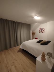 Gîte 4 personnes et 1 bébé avec vue proche de Durbuy - La Roche - 2 terrasses et jardin - Parking gratuit 2 voitures