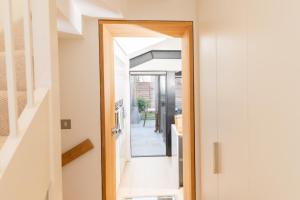 Gratton House - Cheltenham Apartment