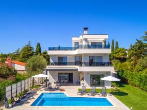 Holiday Home Villa K mit Jacuzzi auf dem Dach und Meerblick by Interhome