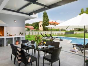 Holiday Home Villa K mit Jacuzzi auf dem Dach und Meerblick by Interhome