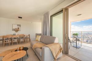 Apartment with Breathtaking Sea Views and Balcony