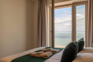 Apartment with Breathtaking Sea Views and Balcony