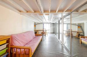 !!!! ONLY Aïrbnb !!!!! Private Room in Paris center - shared apartment