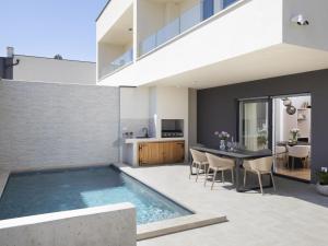 Holiday Home Villa Oasis mit beheiztem Pool- 700 m vom Meer entfernt by Interhome