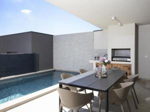 Holiday Home Villa Oasis mit beheiztem Pool- 700 m vom Meer entfernt by Interhome