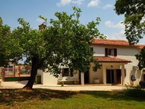 Holiday Home Istrien Haus neunte Pina by Interhome