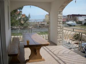 Apartment Geräumige Ferienwohnung by Interhome