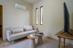 Casa Medusa- Sunny Escape Steps From The Sea