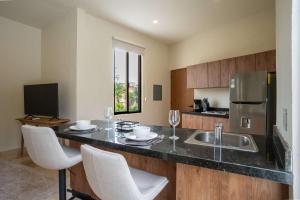 Casa Medusa- Sunny Escape Steps From The Sea