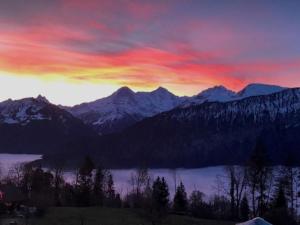 Holiday Home Einzigartige Holzhütte mit Bergpanorama by Interhome