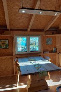 Holiday Home Einzigartige Holzhütte mit Bergpanorama by Interhome