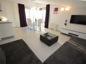 Apartment Komfortable Wohnung mit privatem Jacuzzi by Interhome