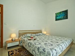 Holiday Home mit Pool- Terrasse und Parkplatz by Interhome