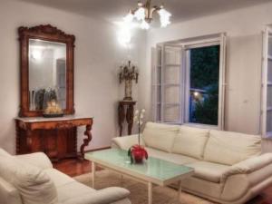 Apartment Elegante Ferienvilla Marini Dvori by Interhome