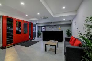 Super Townhouse Global Village Tech Park Near Kengeri Bus Terminal Metro Station