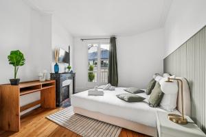 Close to Paris City Center I Eiffel Tower View