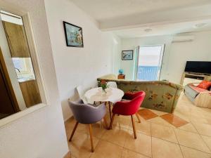 Apartment Angenehme Wohnung in Komarna mit privatem Parkplatz by Interhome