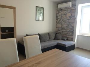 Apartment Wohnung mit Blick auf das Wasser by Interhome