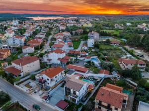 Holiday Home 4 SZ mit Bad en suite Pool und Sommerküche by Interhome