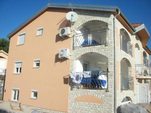 Apartment Gemütliche Ferienwohnung auf Vir by Interhome