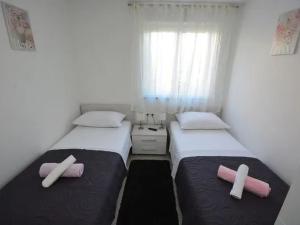 Apartment 1 mit Schwimmbad und Garten by Interhome