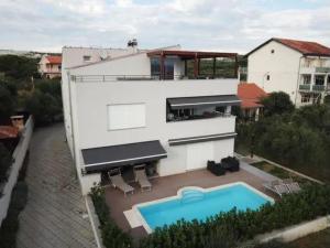 Apartment 1 mit Schwimmbad und Garten by Interhome