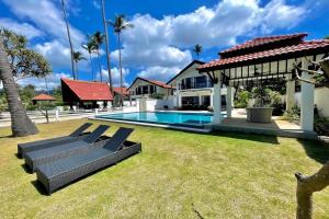 Beachfront! 4 Bedrooms - Malee Beach Villa E6