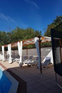 Holiday Home Wunderschönes Ferienhaus in Cere mit Privatem Pool by Interhome