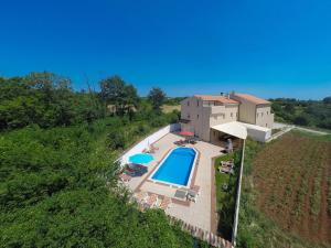 Holiday Home Wunderschönes Ferienhaus in Cere mit Privatem Pool by Interhome
