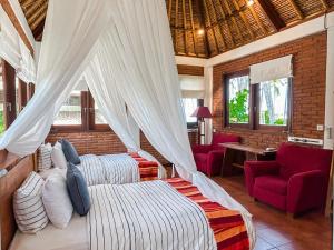 Villa Anjani - Oceanfront Villa, With Private Garden and Cook - Candidasa